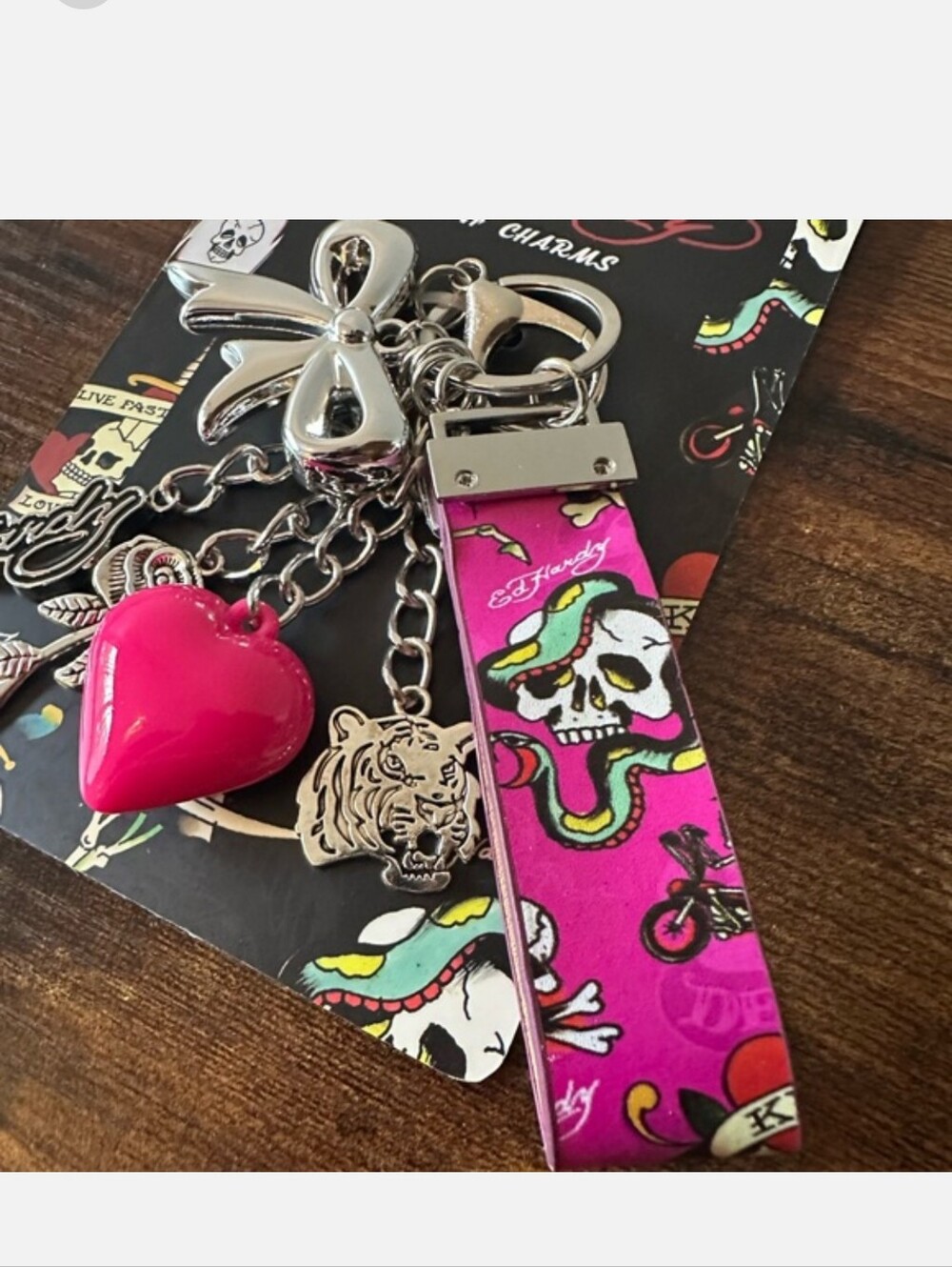 Ed Hardy Hot Pink Heart Bag Charm /Keychain with Silver Bow & Skull Strap - Picture 3 of 5